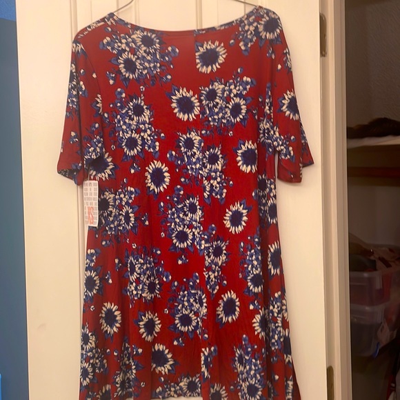 Lularoe xs floral top or dress depending how tall you are. Nwt - Picture 4 of 5